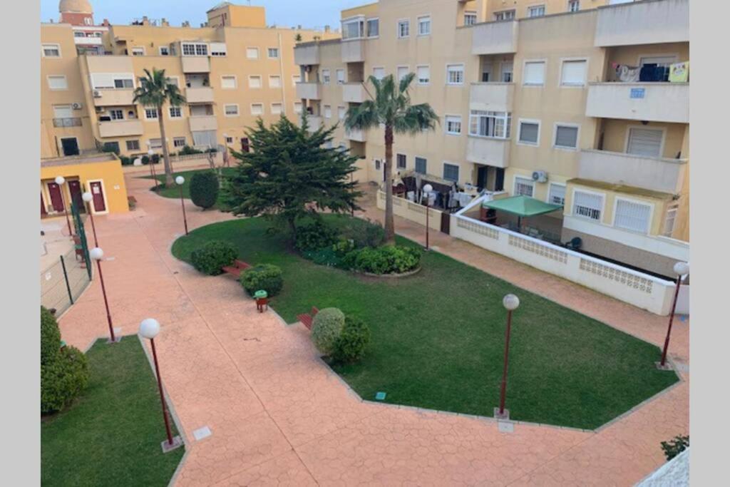 Apartamento 3 Dormitorios En La Playa De Almeria. Roquetas de Mar Extérieur photo
